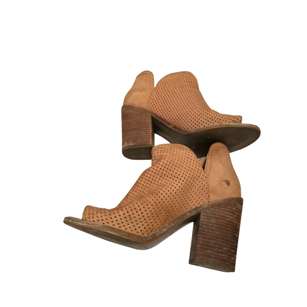 Steve Madden Tan Perforated Leather Peep Toe Block Heel Booties V-Cut Ankle Boot - Picture 4 of 8